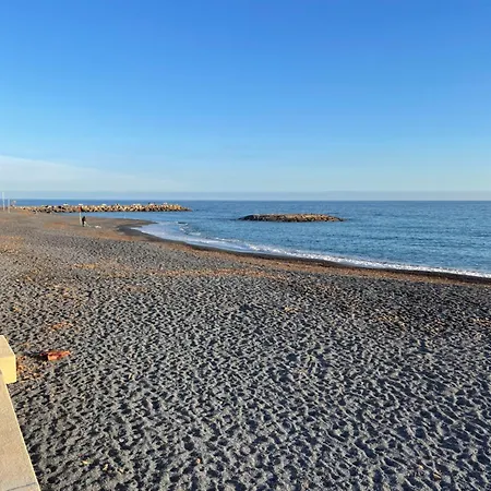 La Casetta Di Ale Sul Mare Дом отдыха Империя